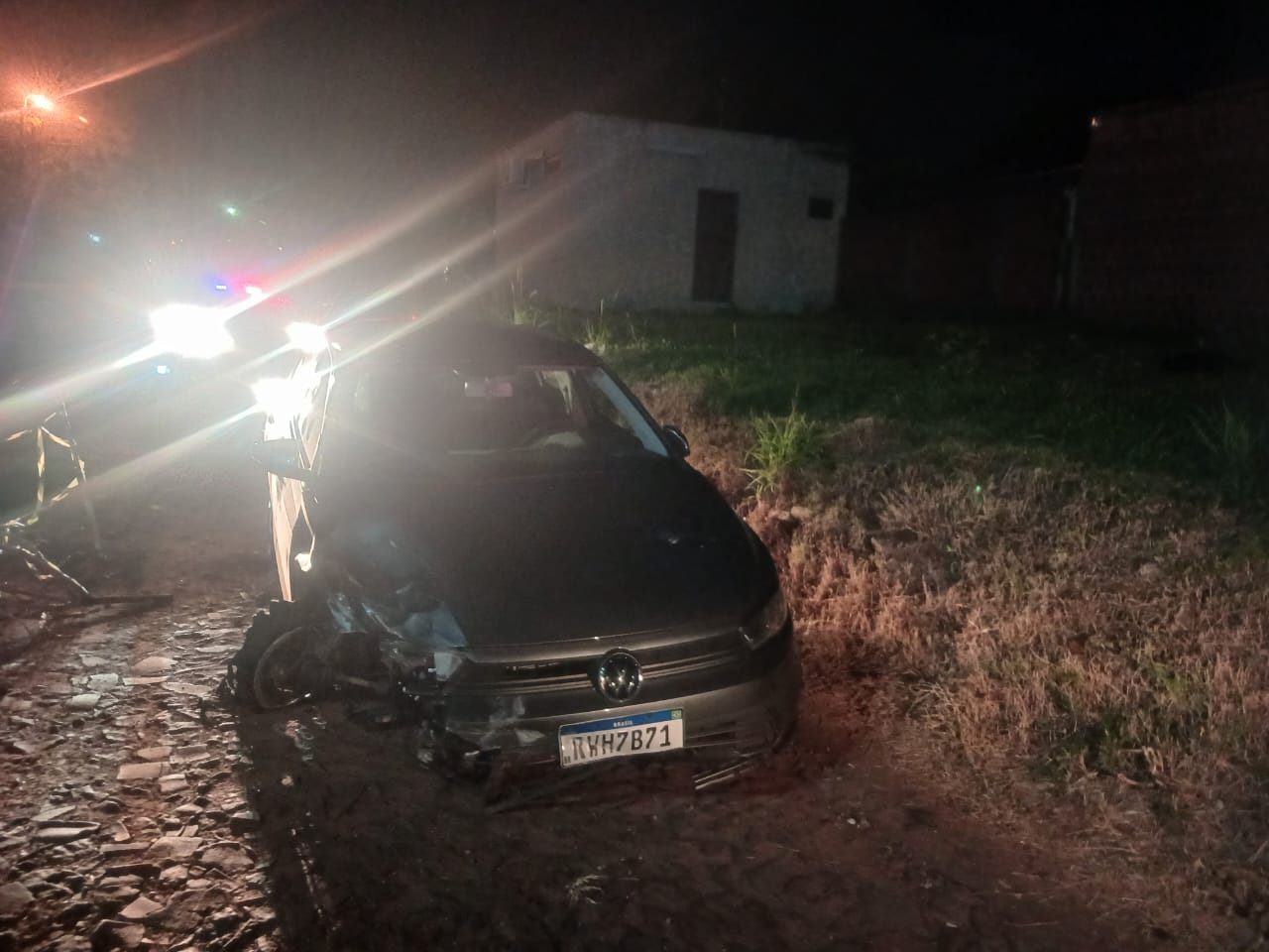 Automóvel roubado com placa brasileira causa acidentes em vários pontos de PJC 2