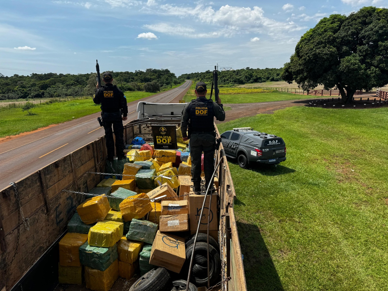 DOF Realiza Mega Apreensão: Carreta com várias Toneladas de Maconha é Interceptada