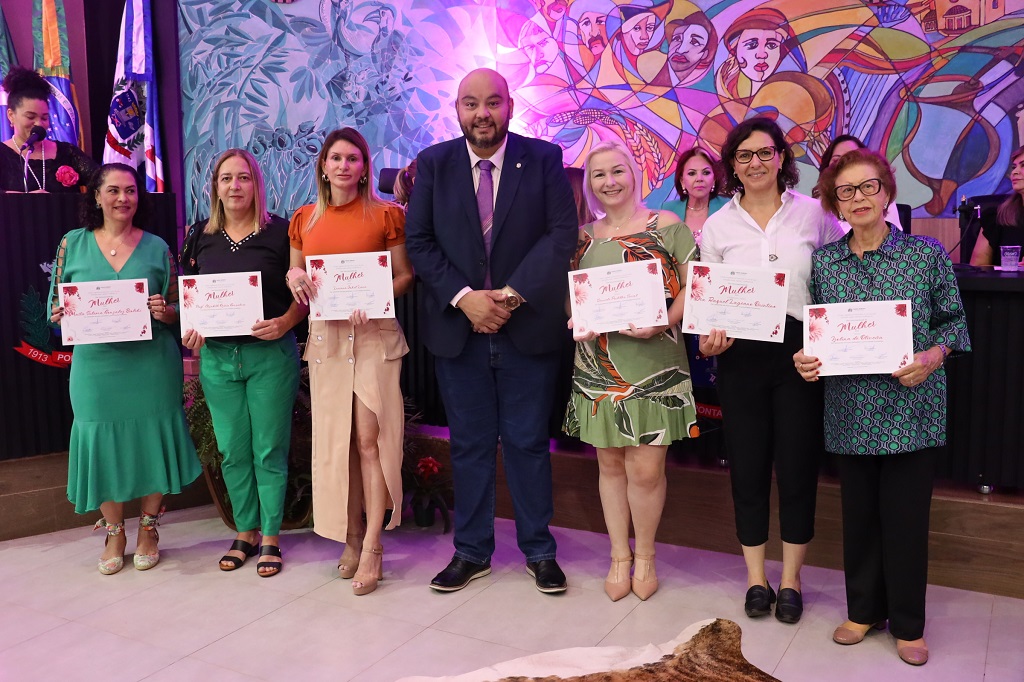 Sessão solene da Câmara Municipal presta homenagem às mulheres da fronteira Sessão solene da Câmara Municipal presta homenagem às mulheres da fronteira 14