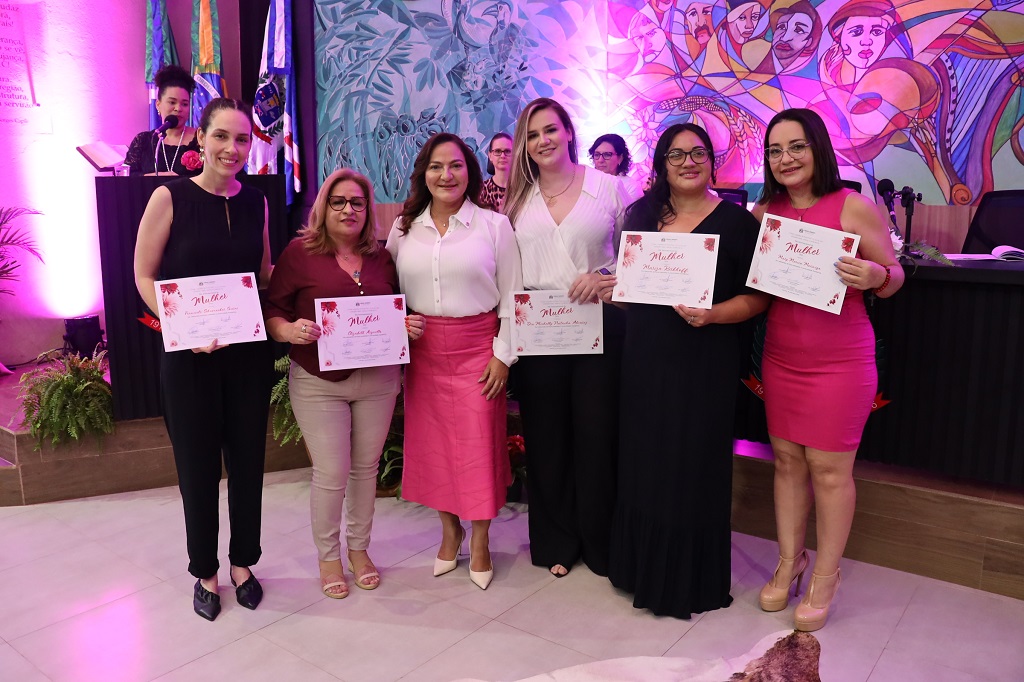 Sessão solene da Câmara Municipal presta homenagem às mulheres da fronteira Sessão solene da Câmara Municipal presta homenagem às mulheres da fronteira 13