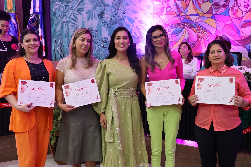 Sessão solene da Câmara Municipal presta homenagem às mulheres da fronteira Sessão solene da Câmara Municipal presta homenagem às mulheres da fronteira 9