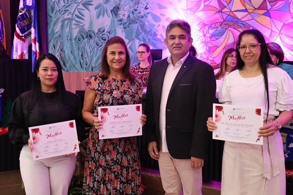 Sessão solene da Câmara Municipal presta homenagem às mulheres da fronteira Sessão solene da Câmara Municipal presta homenagem às mulheres da fronteira 8