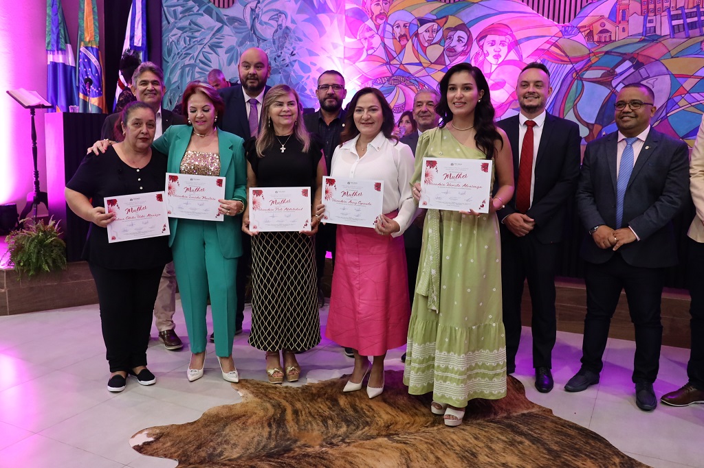 Sessão solene da Câmara Municipal presta homenagem às mulheres da fronteira Sessão solene da Câmara Municipal presta homenagem às mulheres da fronteira 5