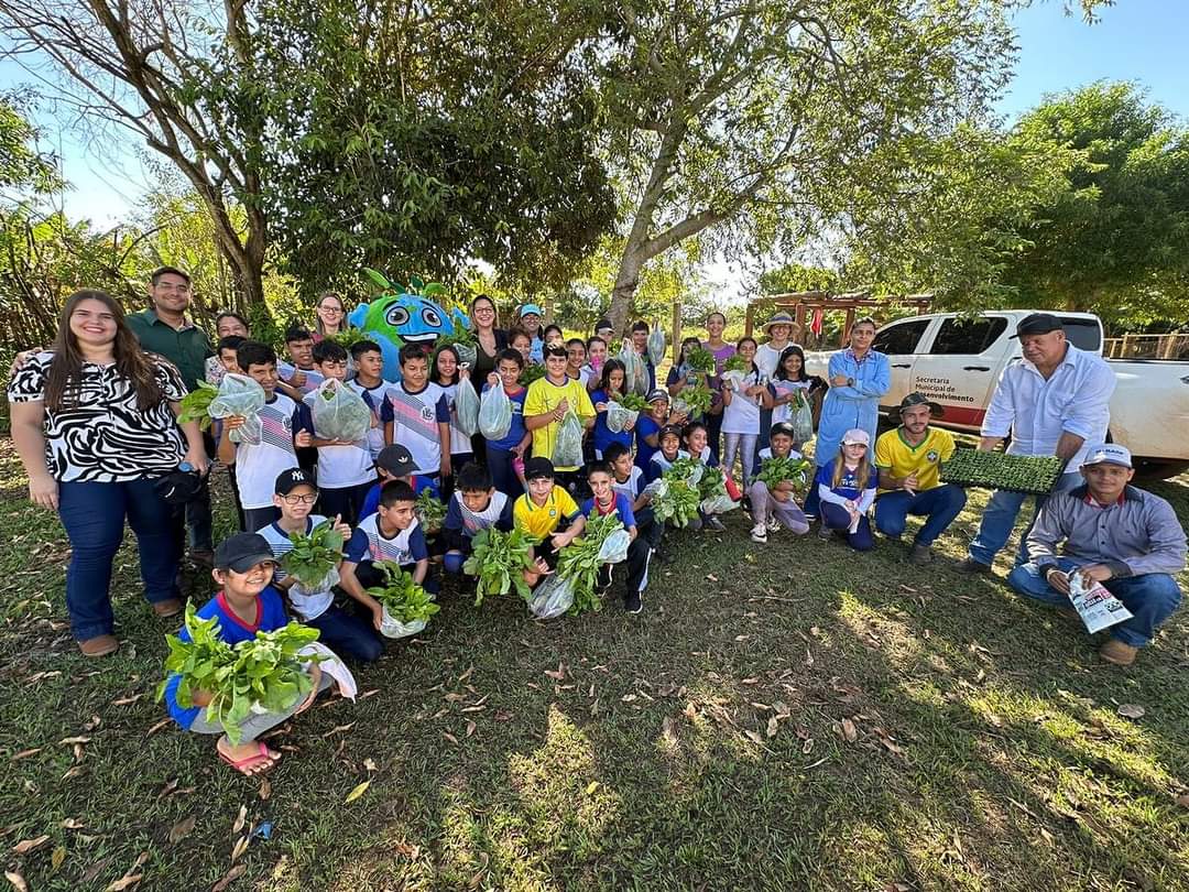Horta Comunitária da Escola Municipal Dora Landolfi: Colhendo Frutos de Sustentabilidade e Educação