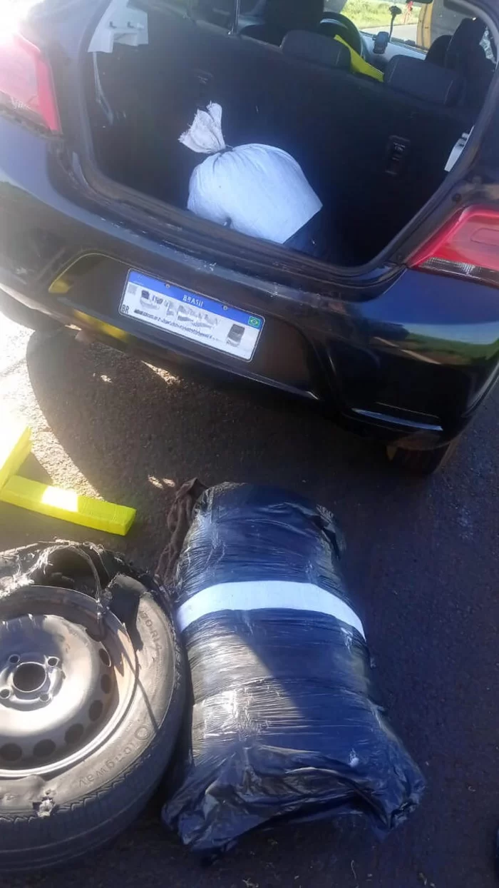 Sargento da reserva de Passo Fundo é preso com mais de 100kg de maconha no MS Sargento da reserva de Passo Fundo é preso com mais de 100kg de maconha no MS