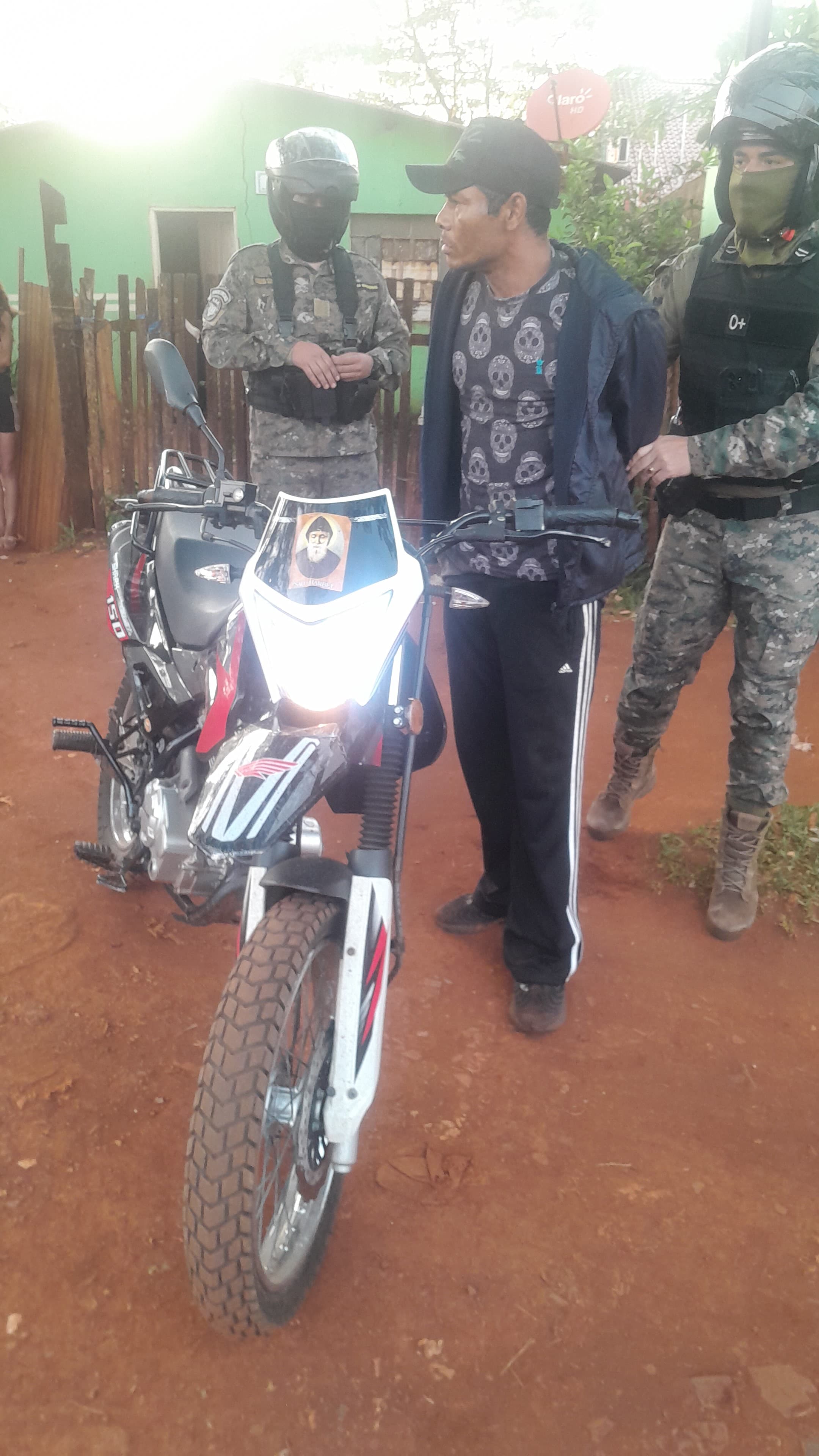 Apreensão de Motocicleta e Prisão de Suspeito em Operação Rápida da Polícia Nacional