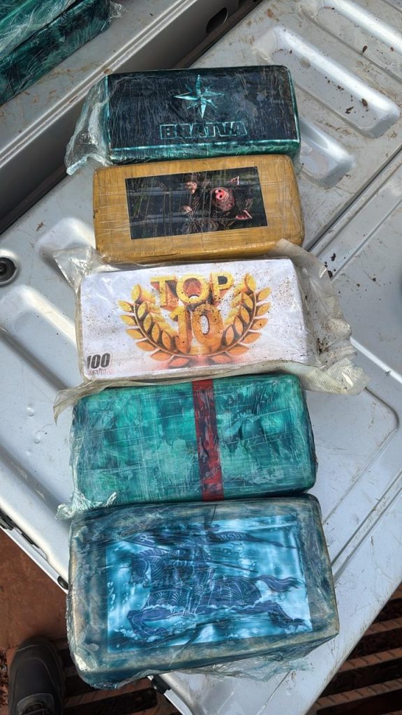 Operação conjunta entre SIG e Força Tática do 4º BPM apreende mais de 400 kg de droga e armas em Ponta Porã - MS 2