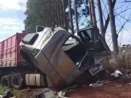 Acidente entre carretas na MS-306 próximo a Chapadão do Sul
