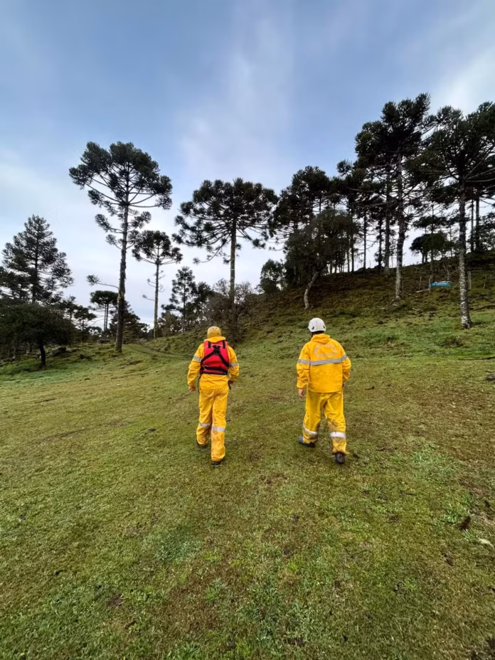 Helicóptero com cantor Rick é encontrado em Santa Catarina Destroços do helicóptero com o cantor Rick encontrados em Santa Catarina