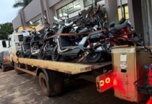 Motos elétricas apreendidas pela Polícia Federal durante ação contra descaminho em Dourados