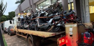 Motos elétricas apreendidas pela Polícia Federal durante ação contra descaminho em Dourados