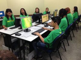 Estudantes da rede estadual de Mato Grosso do Sul em imagem sobre parceria para ampliar capacitação e emprego em Ponta Porã
