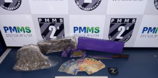 Imagem da ocorrência de apreensão de arma e drogas pela Polícia Militar em Caarapó.