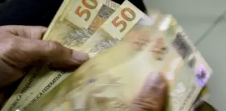 Imagem de dinheiro em reais que ilustra a notícia sobre o Desenrola 3.0. Foto: Marcello Casal Jr. / Agência Brasil.