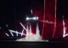 Imagem de Elon Musk relacionada à apresentação do Tesla Roadster e às discussões sobre carro voador