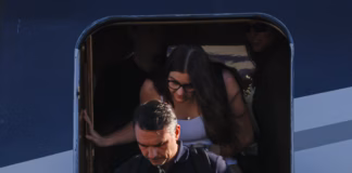Flávio Bolsonaro chega a Miami com a família após deixar o Brasil Foto de capa da notícia sobre a chegada de Flávio Bolsonaro a Miami.