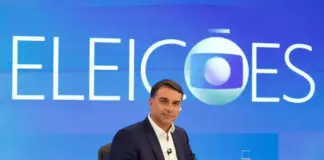 Flávio Bolsonaro durante sabatina eleitoral na TV Globo