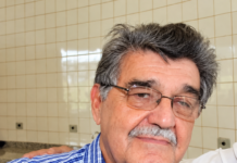 Morre em Ponta Porã o jornalista João Natalício de Oliveira, referência da imprensa na fronteira Retrato do jornalista João Natalício de Oliveira, de Ponta Porã, com óculos e camisa azul xadrez; imagem aprimorada digitalmente