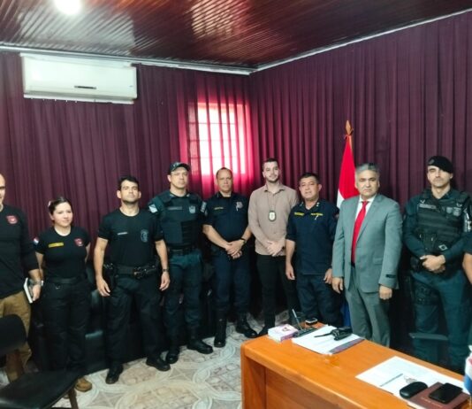 Autoridades policiais de Ponta Porã e Pedro Juan Caballero em reunião de cooperação de segurança na fronteira